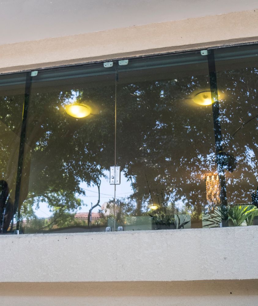 janela de vidro em Cuiabá